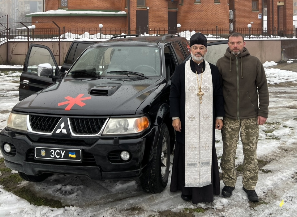 За рахунок благодійних пожертв було куплено та відновлено позашляховик для ЗСУ