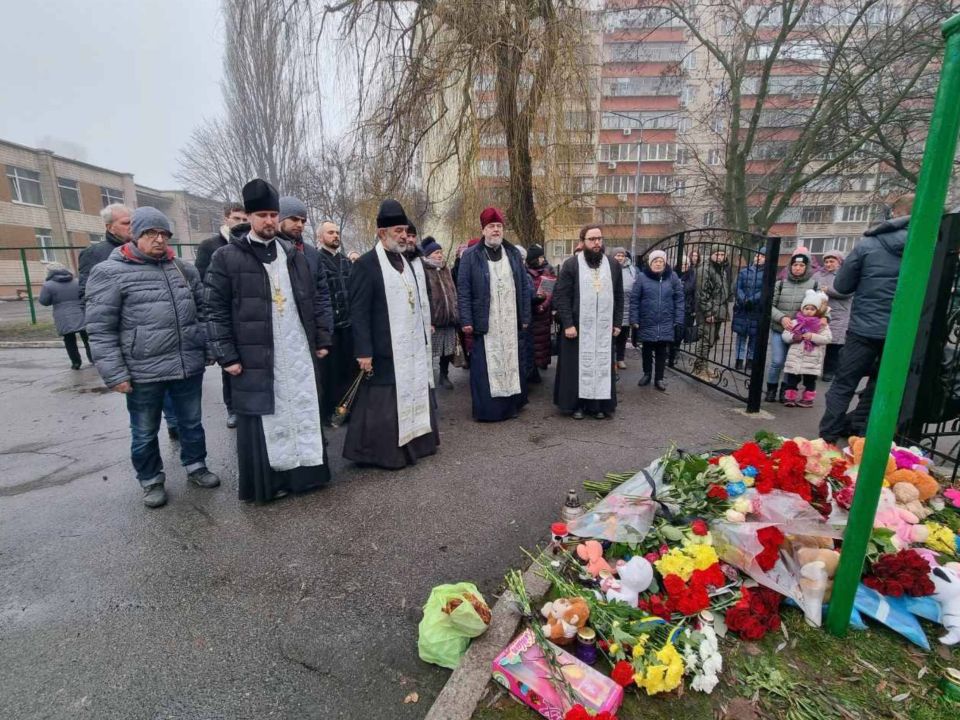 Духовенство міста звершило панахиду на місці трагедії